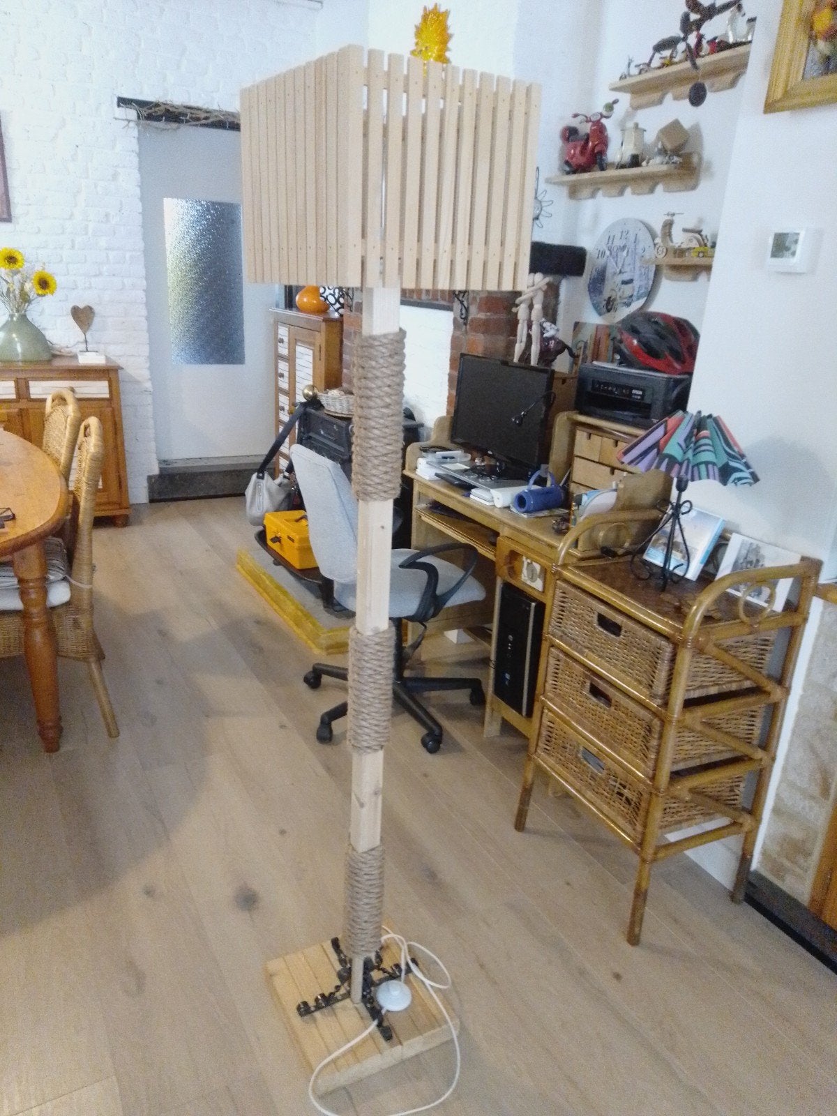 Lampadaire bois naturel, Enlèvement