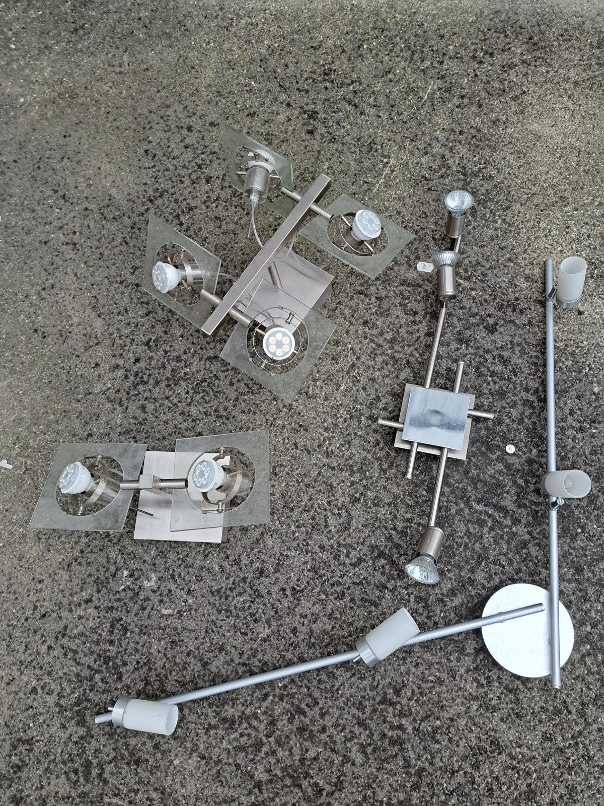 4 stuks spot luisters met lampen bij  voor alle 4 samen 20 e, Maison & Meubles, Eglo, Halogène, Enlèvement, Spot apparent