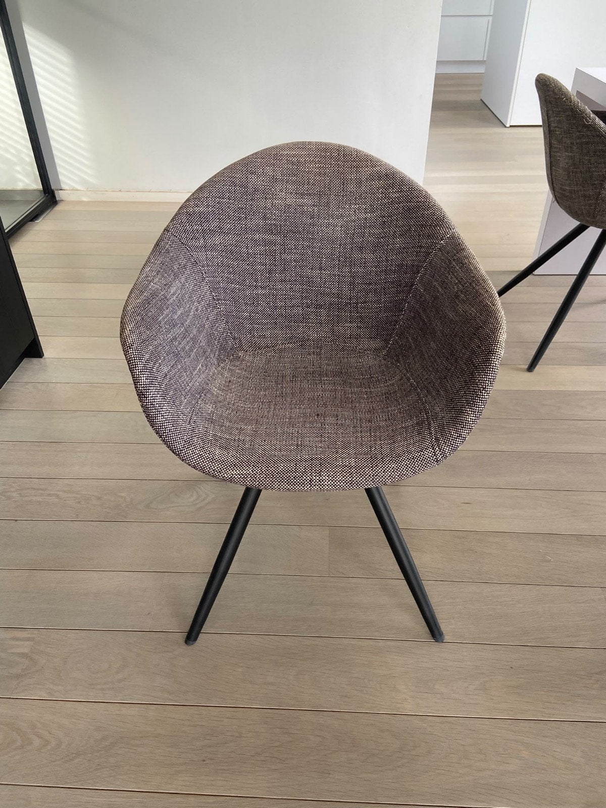 6 stoelen in stof - tafel 1200 €, Ophalen, Zo goed als nieuw, Vijf, Zes of meer stoelen, Stof