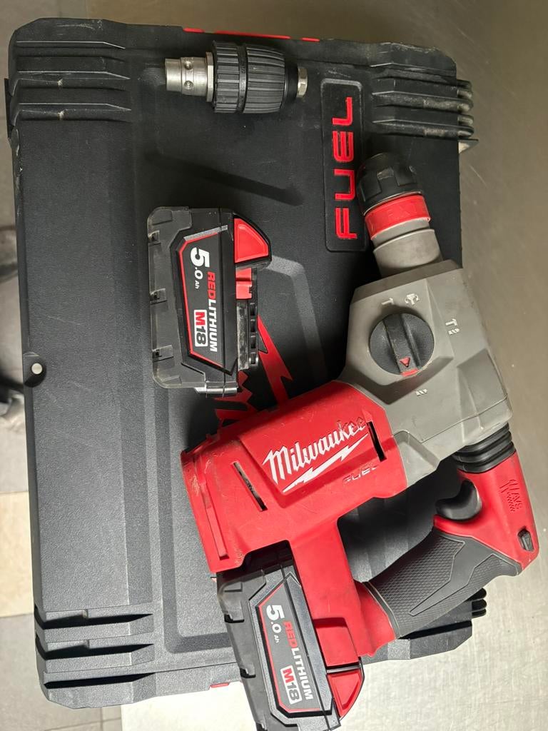 Burineur / Foreuse milwaukee + 2 batteries, Ophalen, Zo goed als nieuw