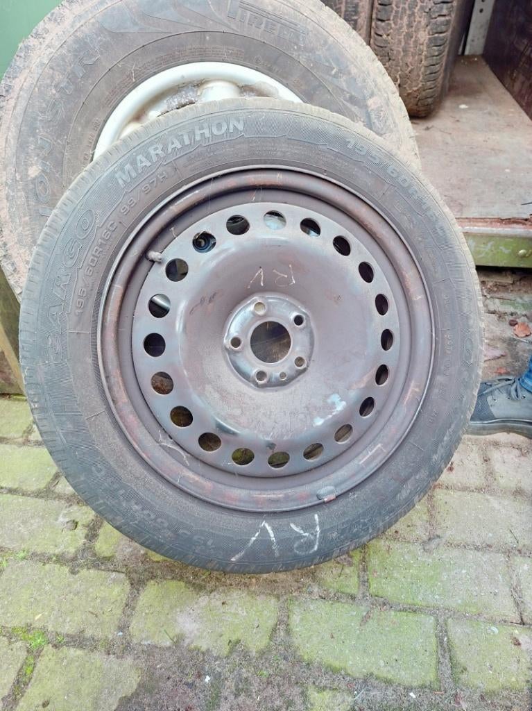 Banden en Velgen Fiat Doblo, Auto-onderdelen, Ophalen, 16 inch, Band(en), 195 mm
