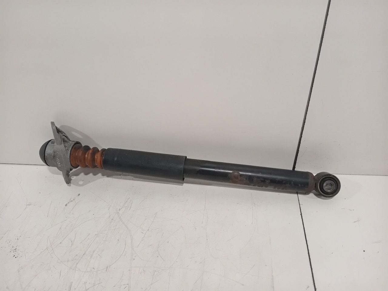 Schokbreker rechts achter Volkswagen Golf, Auto-onderdelen, Onderdelen@venauto.nl, Van der Ven Autorecycling B.V., Gebruikt, Ettenseweg 76, 4706 PB Roosendaal, The Netherlands