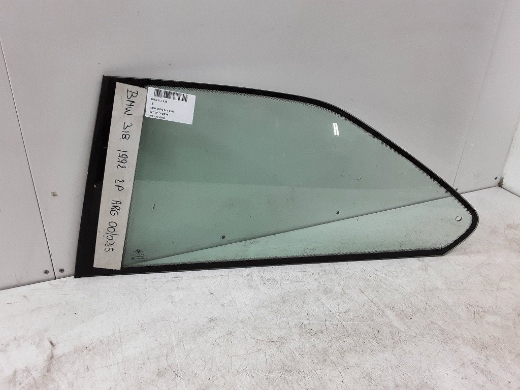 VITRE LATERALE ARRIÈRE GAUCHE BMW 3 serie (E36 / 2), Utilisé, BMW, Petuelring 130
80809  München, DE, Bayerische Motoren Werke AG