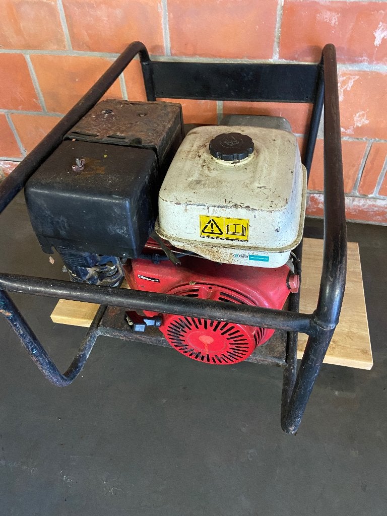 Stroomgroep, Enlèvement, Utilisé, Moins de 5 kVA, Essence