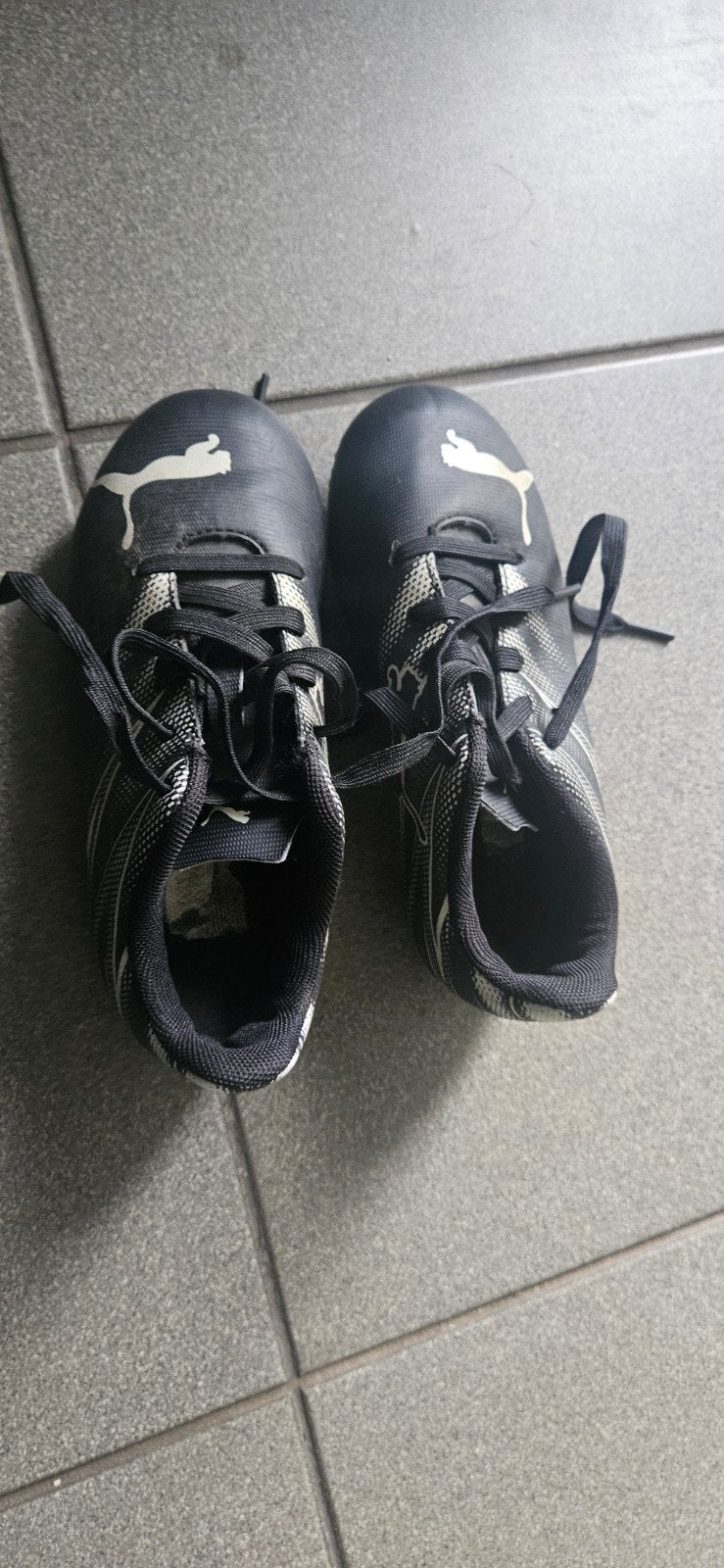 Voetbalschoenen puma maat 28  maar enkele keren aangedaan, Sport en Fitness, Voetbal, Ophalen