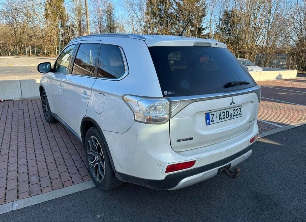 Mitsubishi outlander 2.2 tdi //150ch // 2015 // 7 places, Auto's, Automaat, Xenon verlichting, Outlander, https://public.car-pass.be/vhr/39321885-3814-4241-ac82-b052d7d24e7a