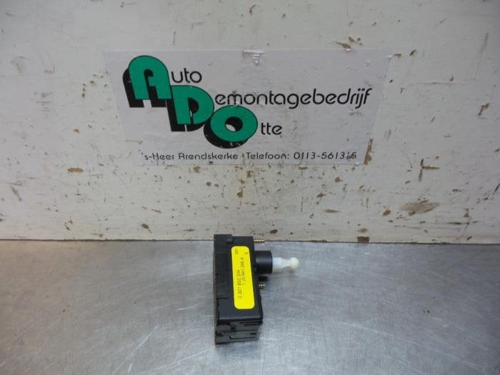 Koplampmotor van een Volkswagen Caddy (Caddy 04-), Auto-onderdelen, Verlichting, Volkswagen, Gebruikt, Ophalen of Verzenden