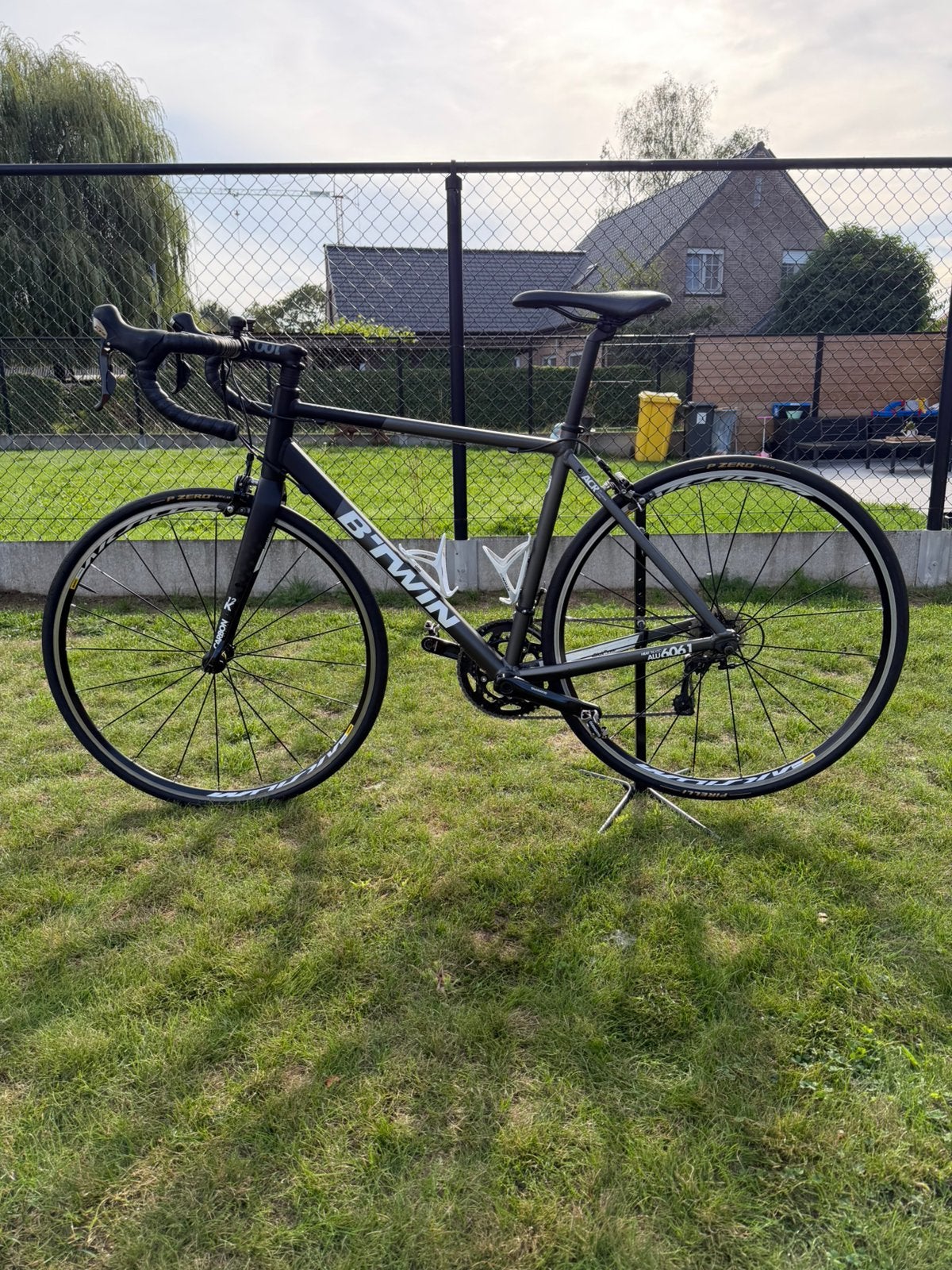 Koersfiets BTWIN Triban 540 ideale beginnersfiets, Ophalen, Zo goed als nieuw