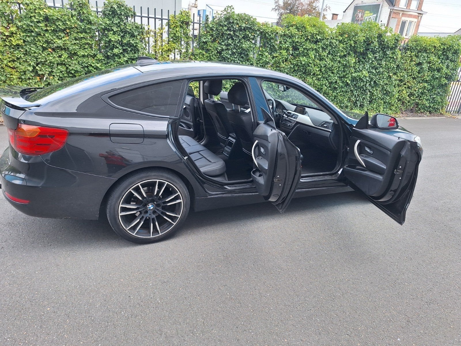 bmw 318d gt euro6b 2015, 100 kW, Achterwielaandrijving, 4 cilinders, Zwart