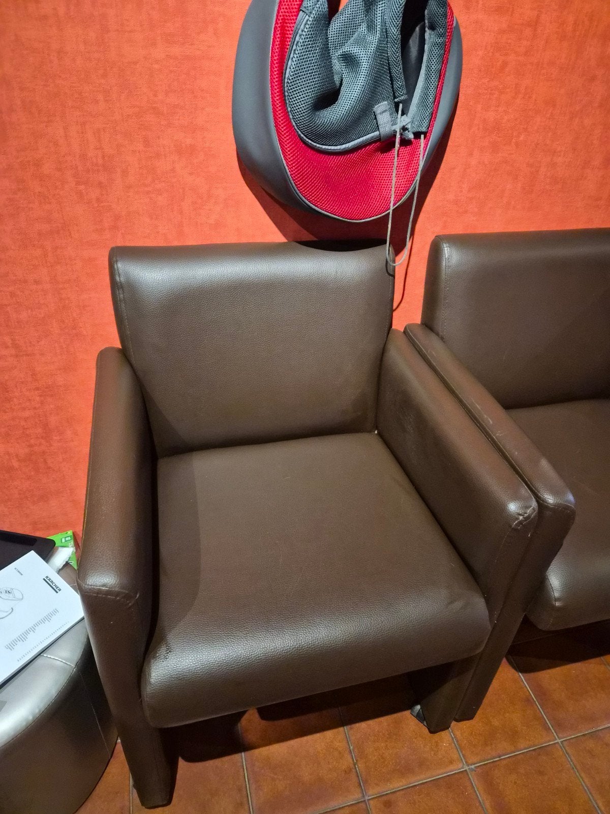 2 fauteuils bruns en simili-cuir, Maison & Meubles, Enlèvement