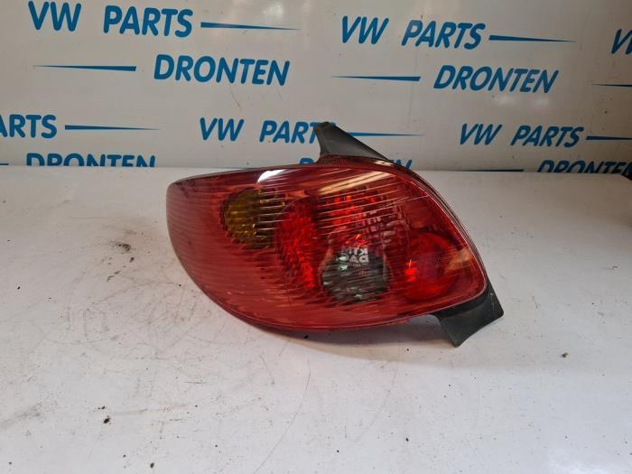 Achterlicht links van een Peugeot 206, Gebruikt, -, -, Ophalen of Verzenden