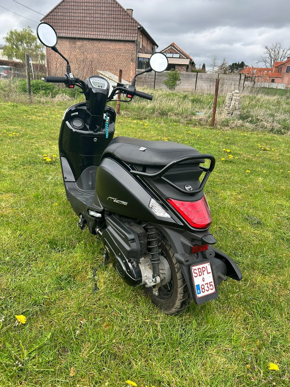 Sym mio, Fietsen en Brommers, Ophalen, Zo goed als nieuw, SYM