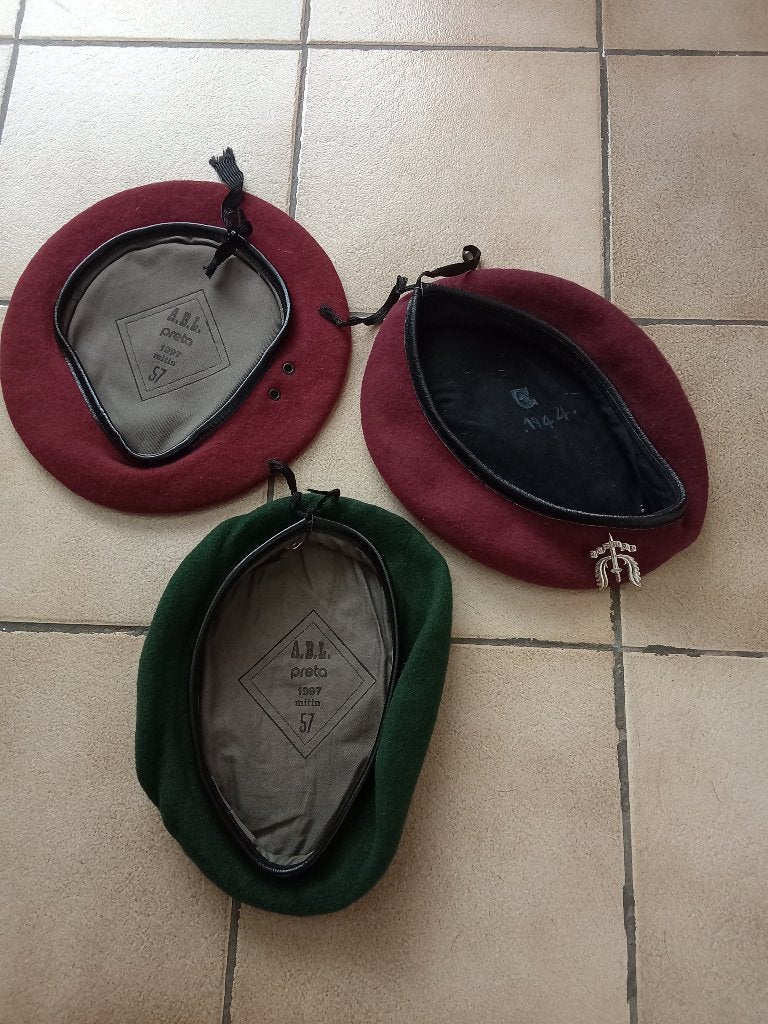 Lot de 3 béret para commando belge, Collections, Envoi