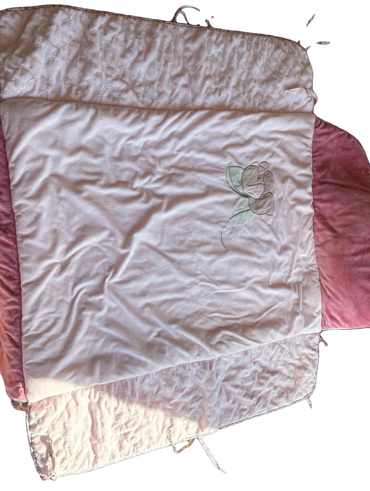 Tour de parc 70x90cm - rose poudré matelassé souris brodée, Enlèvement ou Envoi, Comme neuf, Lit