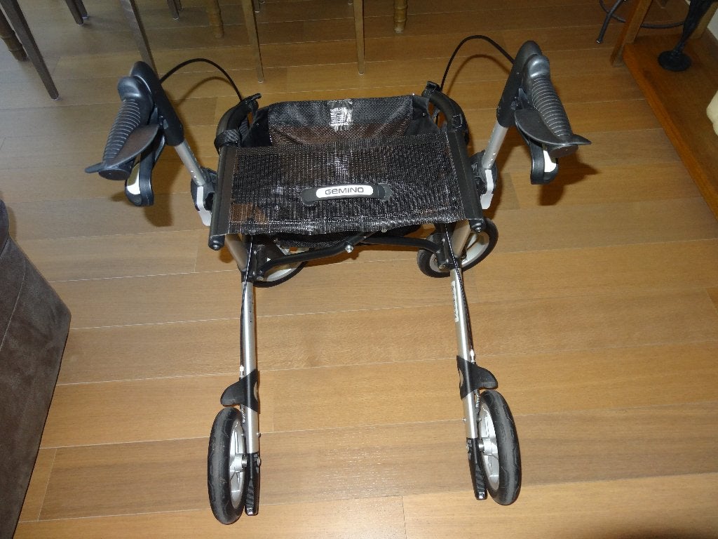 ROLLATOR GEMINO - 2 JAAR OUD, Ophalen, Opvouwbaar, Gebruikt