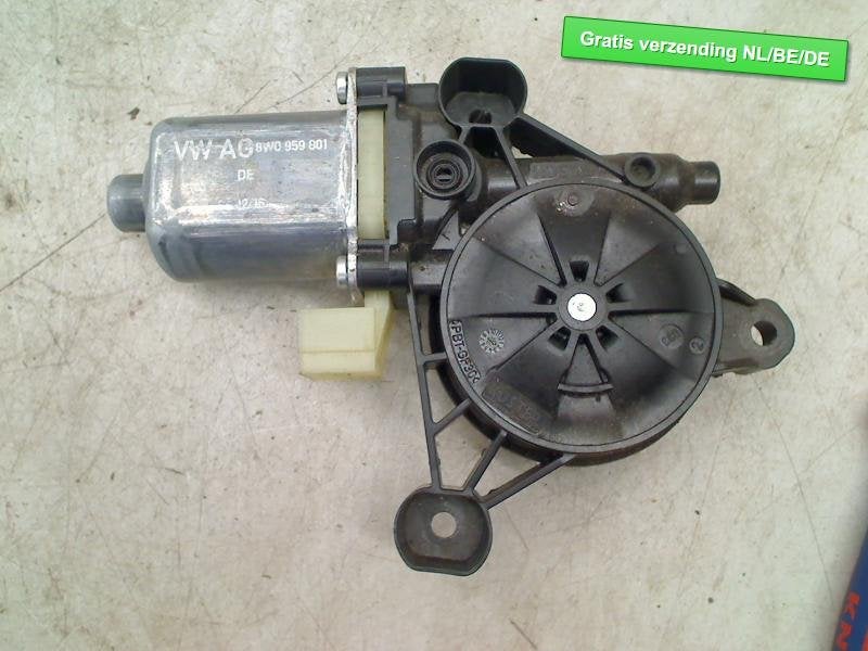 MOTEUR LEVE VITRE ELECTRIQUE AVANT GAUCHE Audi A4 (B9), Auto-Union-Straße  1,
85057  Ingolstadt, DE, Info@audi.de, Audi, Utilisé