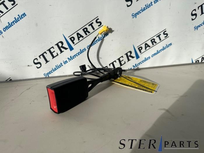 Insertion ceinture de sécurité avant droite d'un Mercedes, 3 mois de garantie, Utilisé, -, -