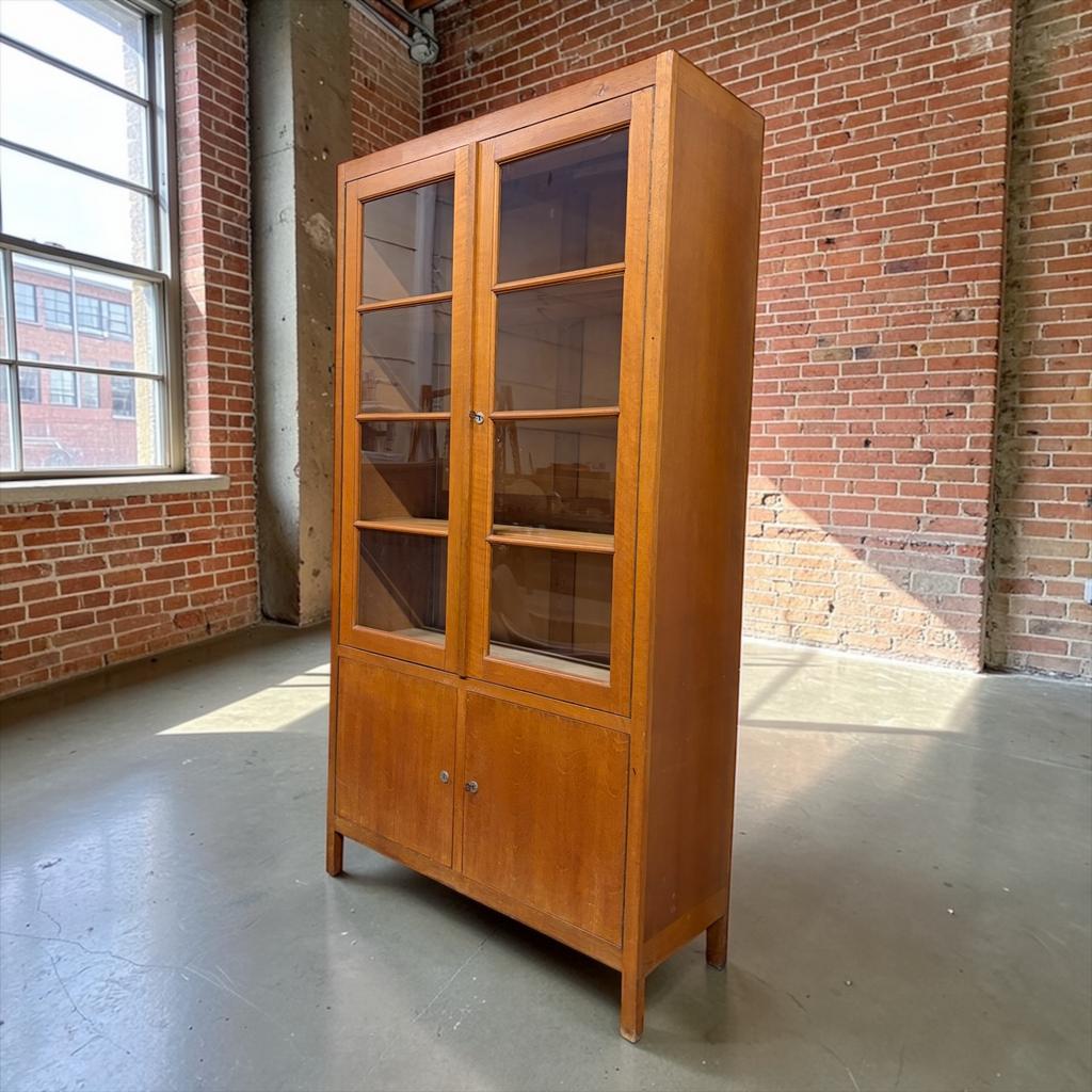 Vintage XL hoge houten vitrinekast / kast / labokast, Kinderen en Baby's, Kinderkamer | Commodes en Kasten, Gebruikt, Kast, Ophalen
