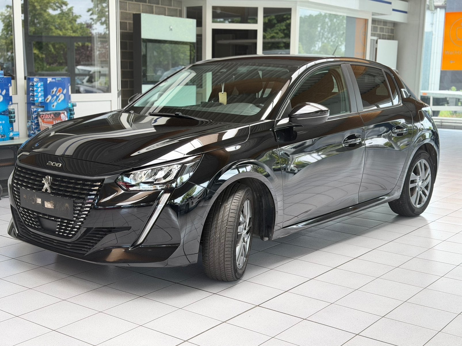 PEUGEOT 208 1.2 PureTech Active Pack, 118 g/km, Stof, 1199 cc, Zwart