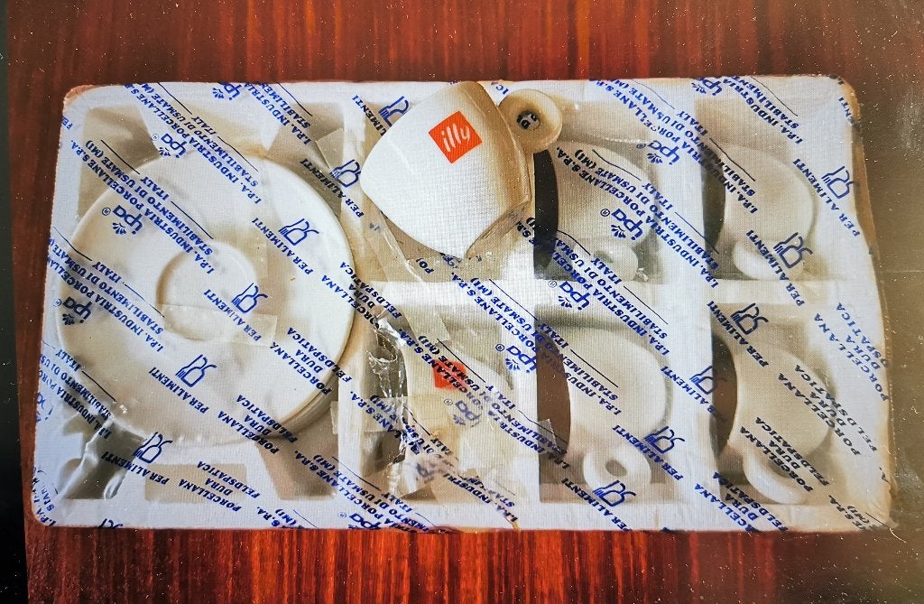 Nieuwe kopjes Illy in verpakking, Ophalen, Nieuw, Porselein, Kop en/of schotel