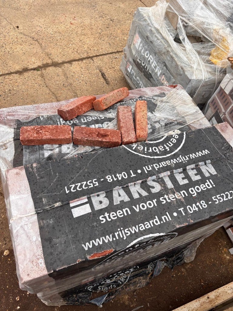 Gevelsteen - Rijswaard Bommels Bont, Ophalen, Nieuw, Bakstenen