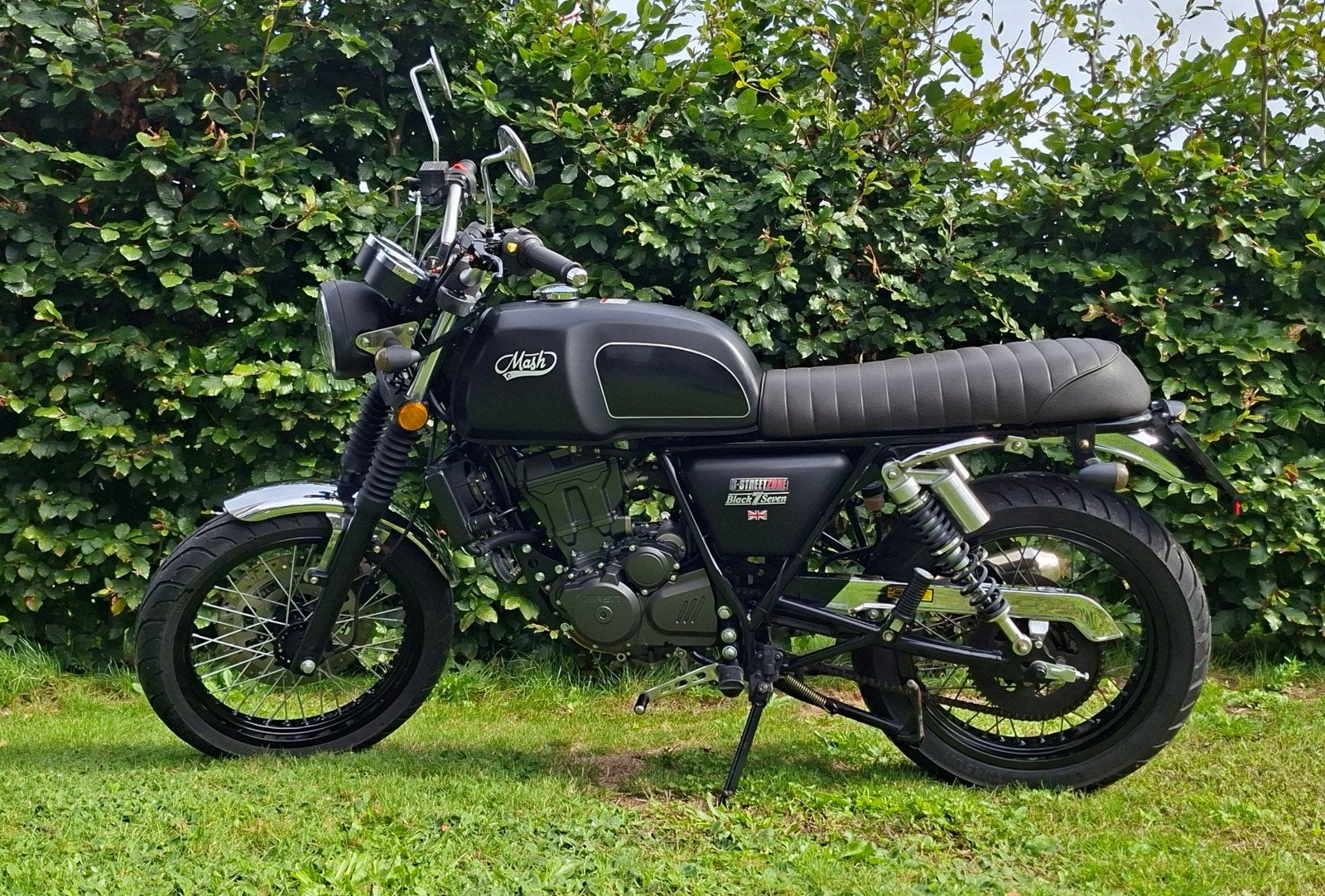 Mash Black 7 van 2023 met abs en usb lader, euro 5, Motoren, Gebruikt, 125 cc, 11 kW of minder, Handgeschakeld