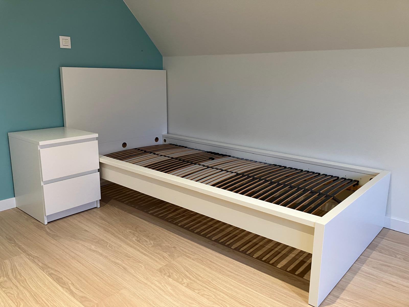 Eenpersoonsbed Ikea Malm met nachtkastje., Enlèvement, Utilisé