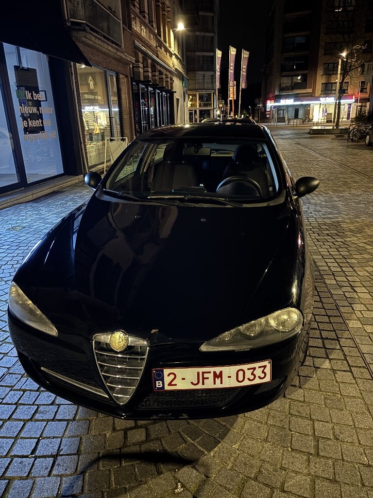 Alfa Romeo 147 1.6i TS, Auto's, Alfa Romeo, Voorwielaandrijving, Stof, Zwart, 4 cilinders