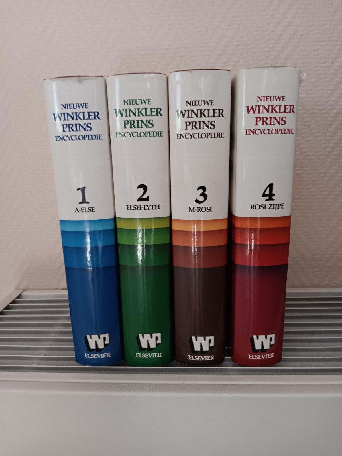 prachtige woordenboeken. met mooie fotos, Boeken, Encyclopedieën, Ophalen