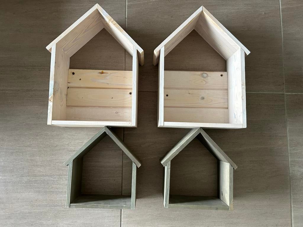 4 houten huisjes, Huis en Inrichting, Woonaccessoires | Wandplanken en Boekenplanken, Ophalen, Zo goed als nieuw