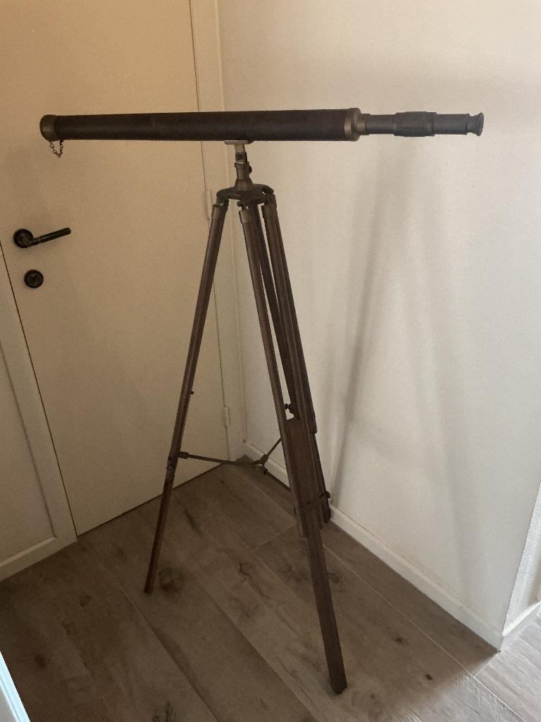 Télescope baroque sur pied, Enlèvement