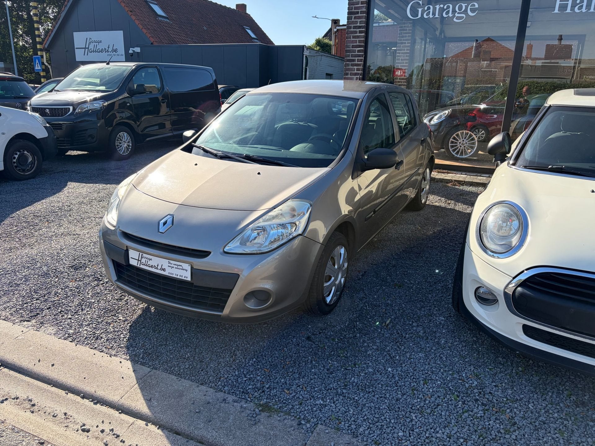 Renault Clio, Voorwielaandrijving, 4 cilinders, 1165 kg, Beige