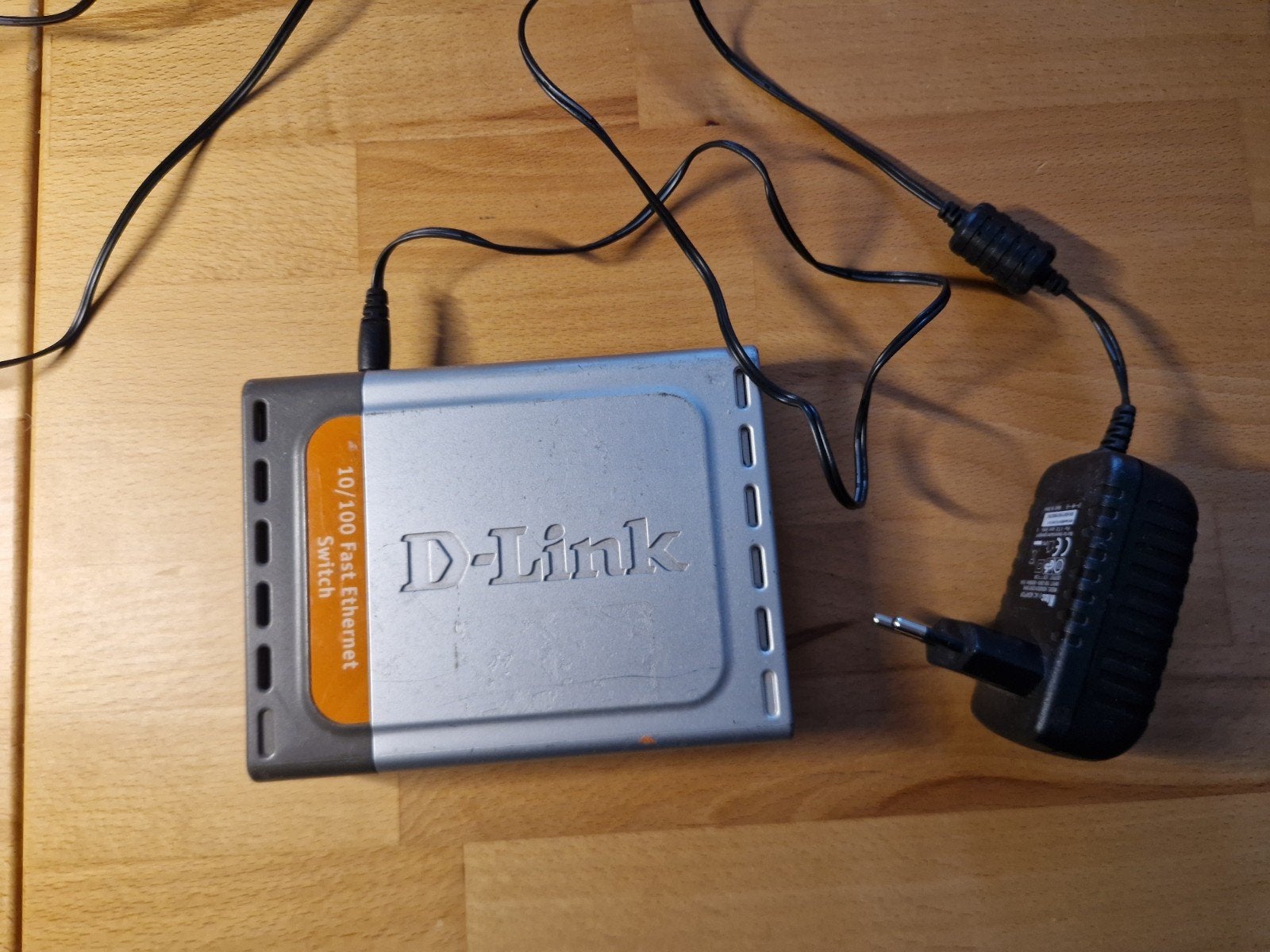 Switch Ethernet D-Link DES-1005D – 5 ports + alimentationti, Informatique & Logiciels, Enlèvement ou Envoi