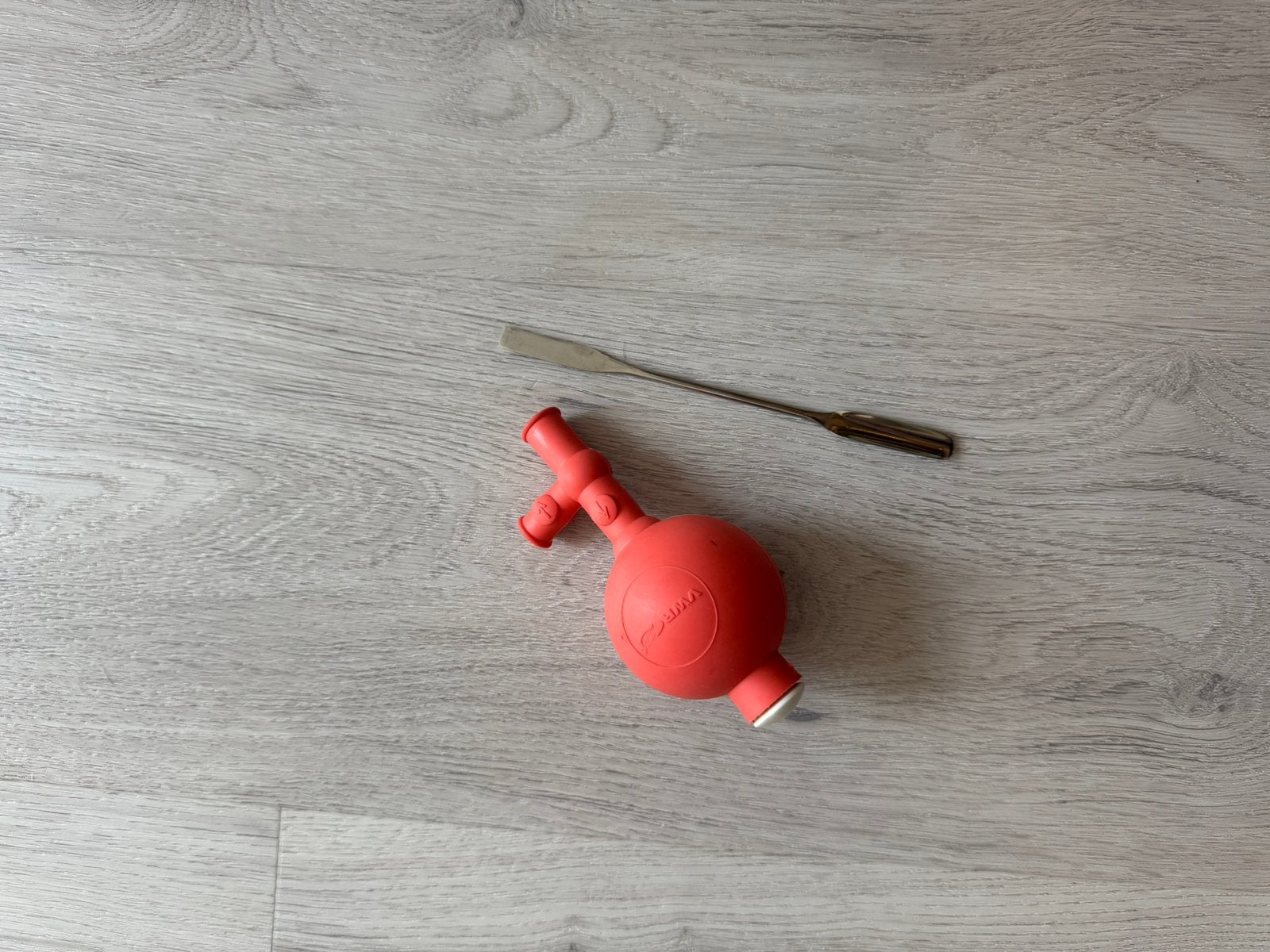 Pipetteerballon en spateltje, Ophalen, Zo goed als nieuw