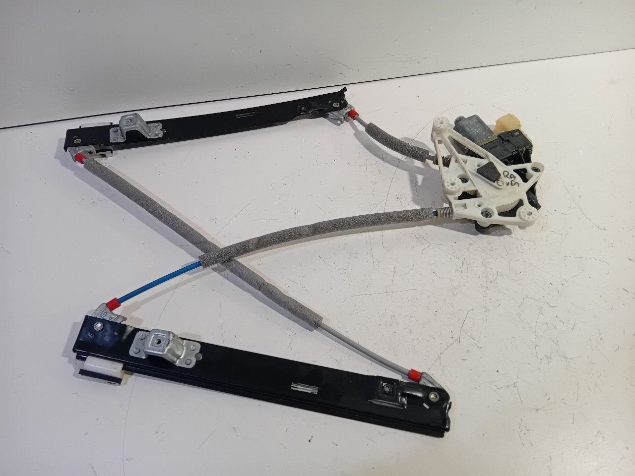 Raammechaniek elektrisch rechts achter Ford B-Max, Onderdelen@venauto.nl, Van der Ven Autorecycling B.V., Gebruikt, Ettenseweg 76, 4706 PB Roosendaal, The Netherlands