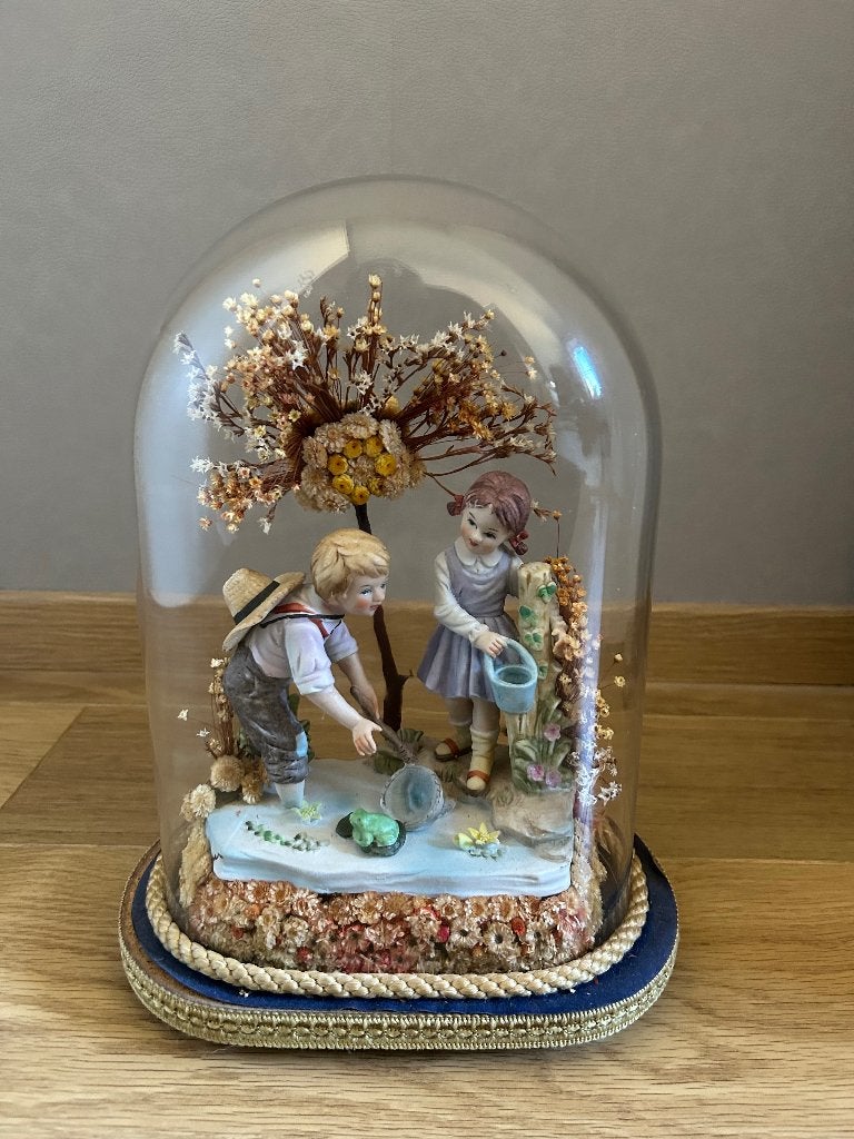 Glazen stop met voet en biscuit decoratie, Ophalen, 20 cm, Zo goed als nieuw, Inclusief decoratie