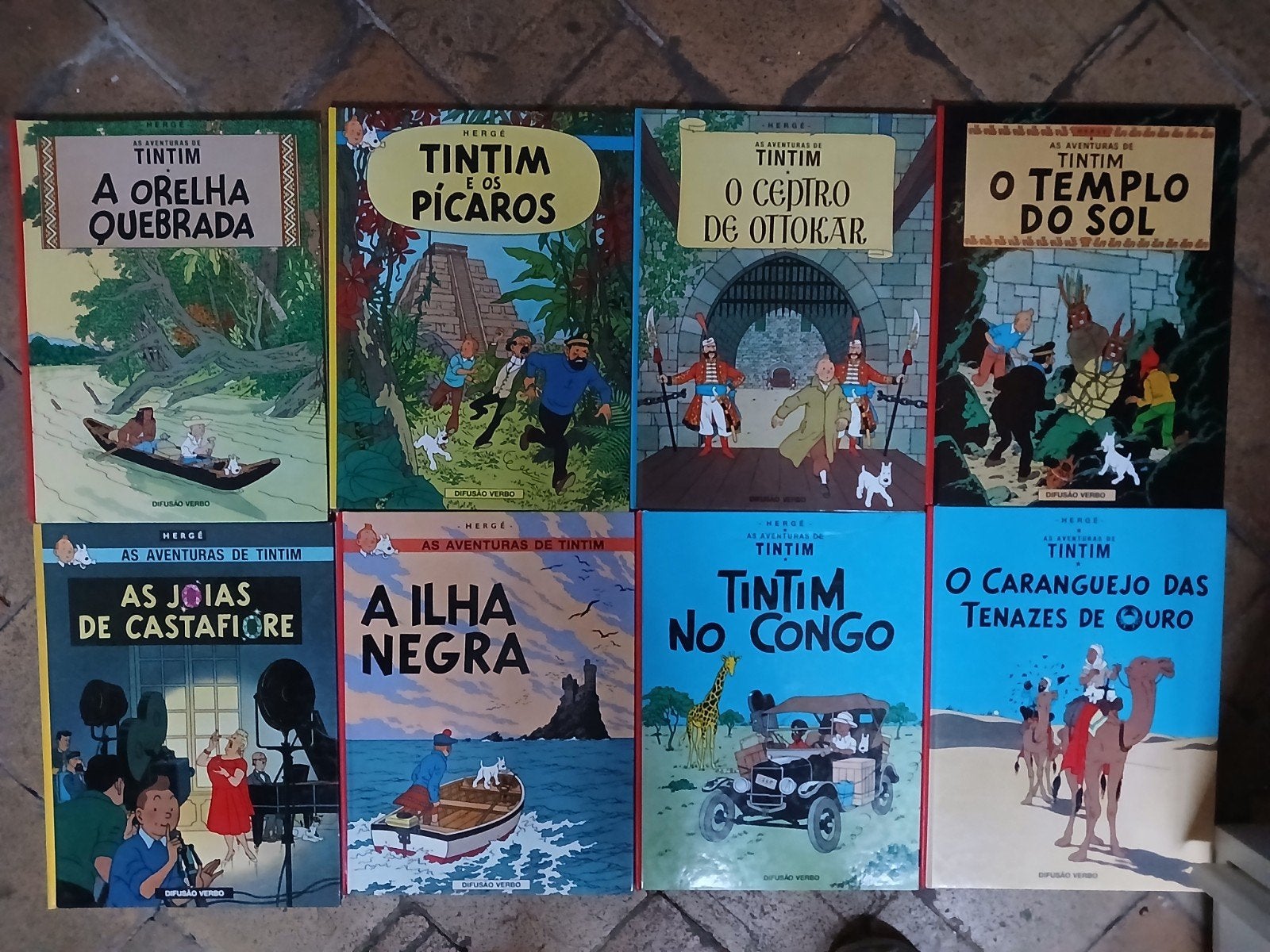 lots 8 BD tintin en Portugais, Livres, Plusieurs BD, Enlèvement ou Envoi, Comme neuf, Herge