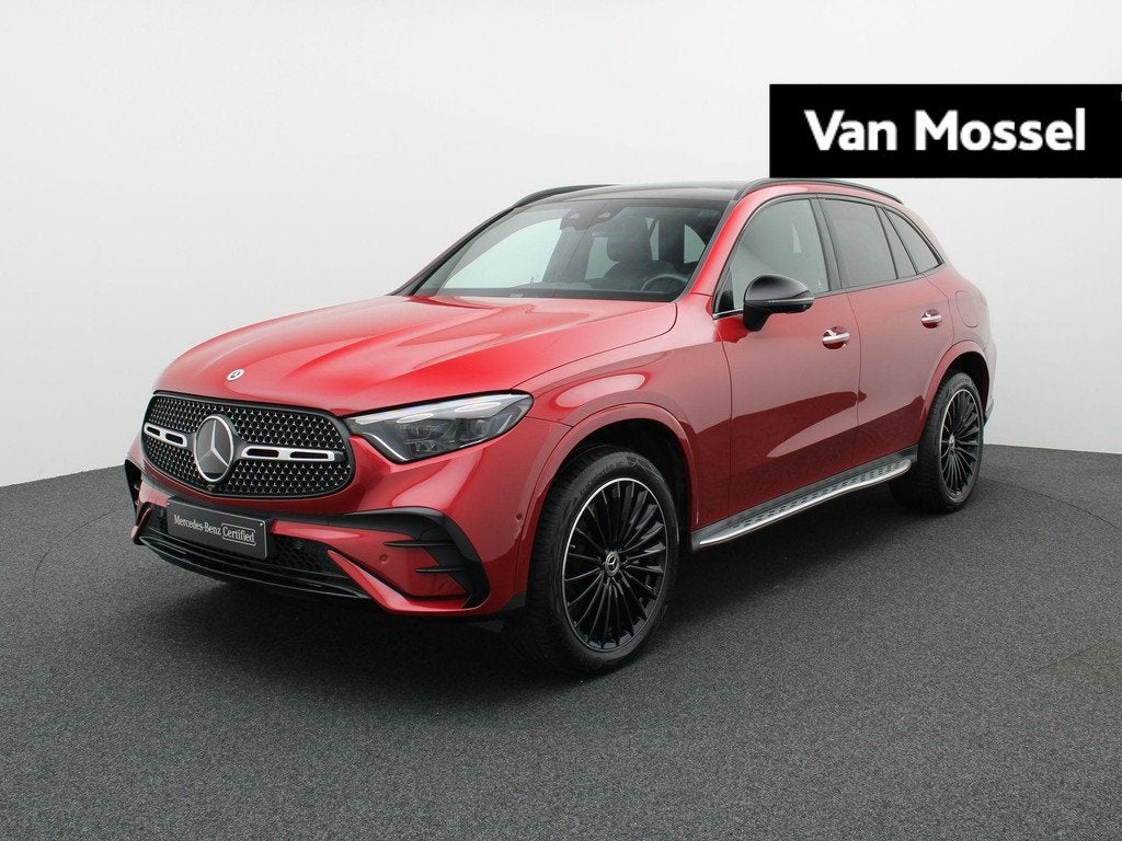 Mercedes-Benz GLC 400 e AMG Line SUV + DIGITAL LIGHT + LEDER, Auto's, Automaat, Stof, Zwart, 4 cilinders
