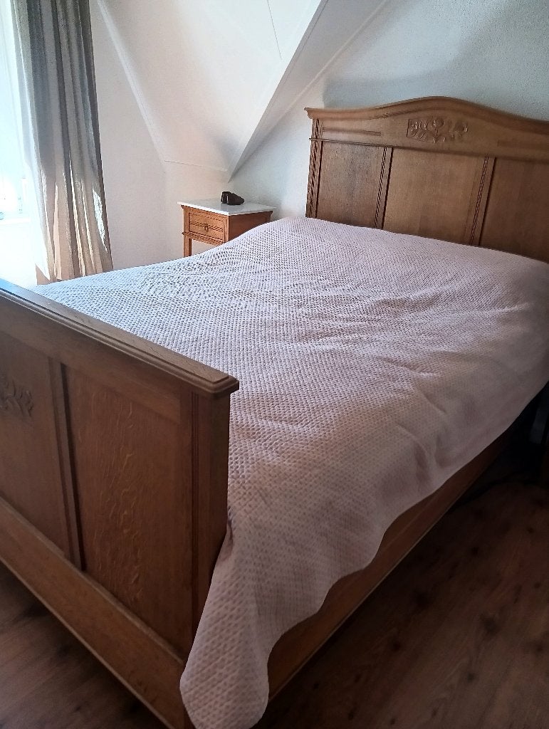 Bed, Huis en Inrichting, Slaapkamer | Bedden, Gebruikt, Bruin, 140 cm, Twijfelaar