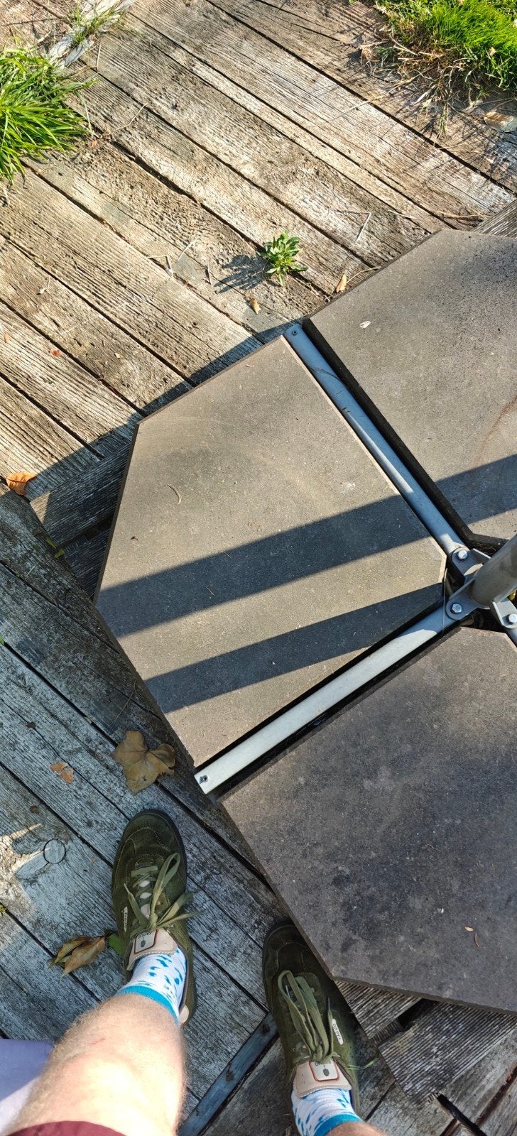 Pierres pour parasols, Enlèvement