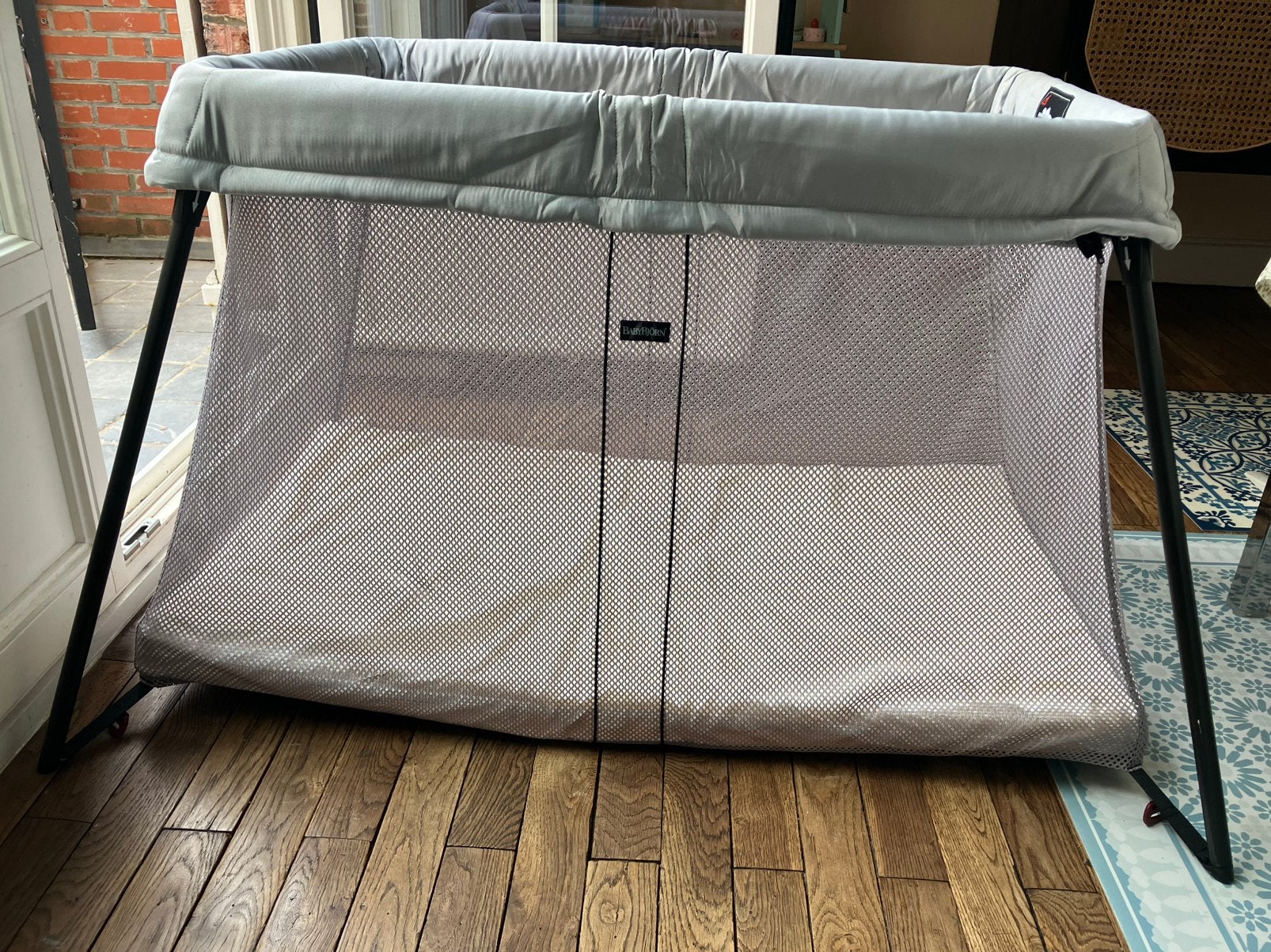 Lit parapluie Babybjorn en très bon état, Enfants & Bébés, Berceaux & Lits, Enlèvement, Comme neuf