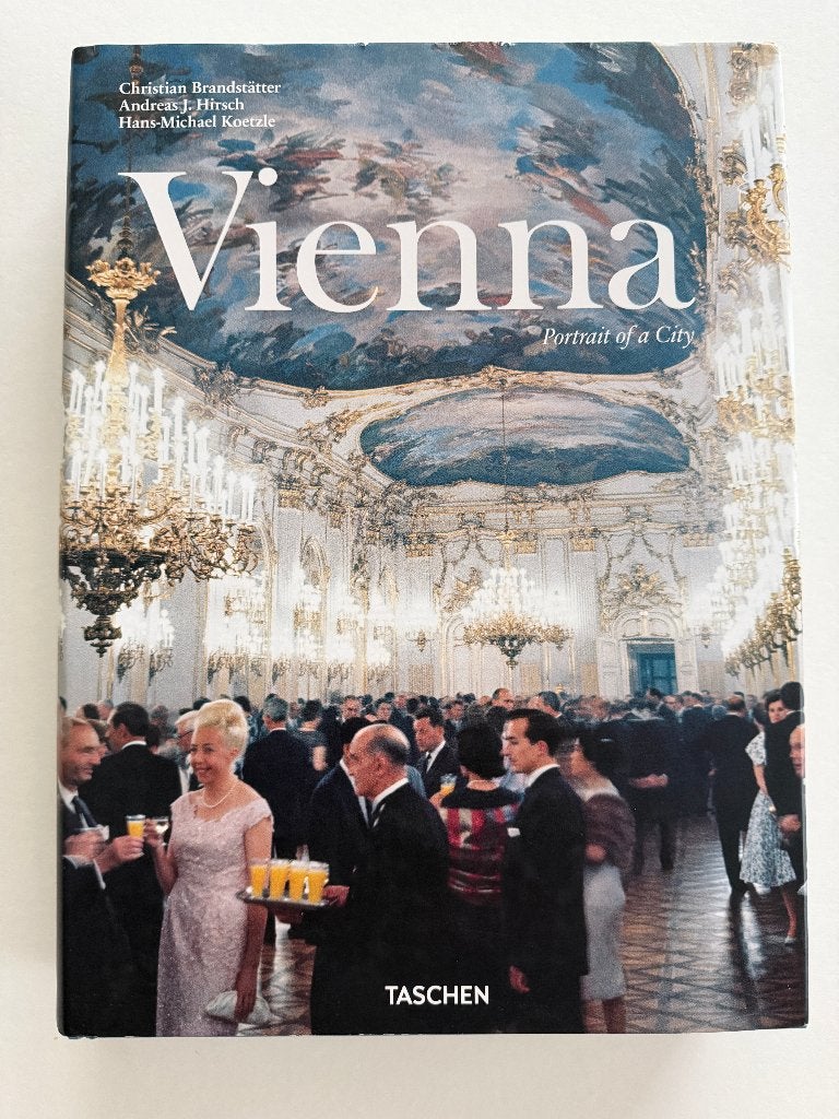 Vienna - Portrait of a City (TASCHEN), Ophalen of Verzenden, Gelezen, Overige onderwerpen, Taschen