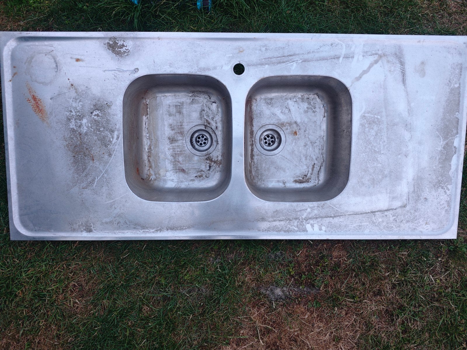 Inox lavabo, Ophalen