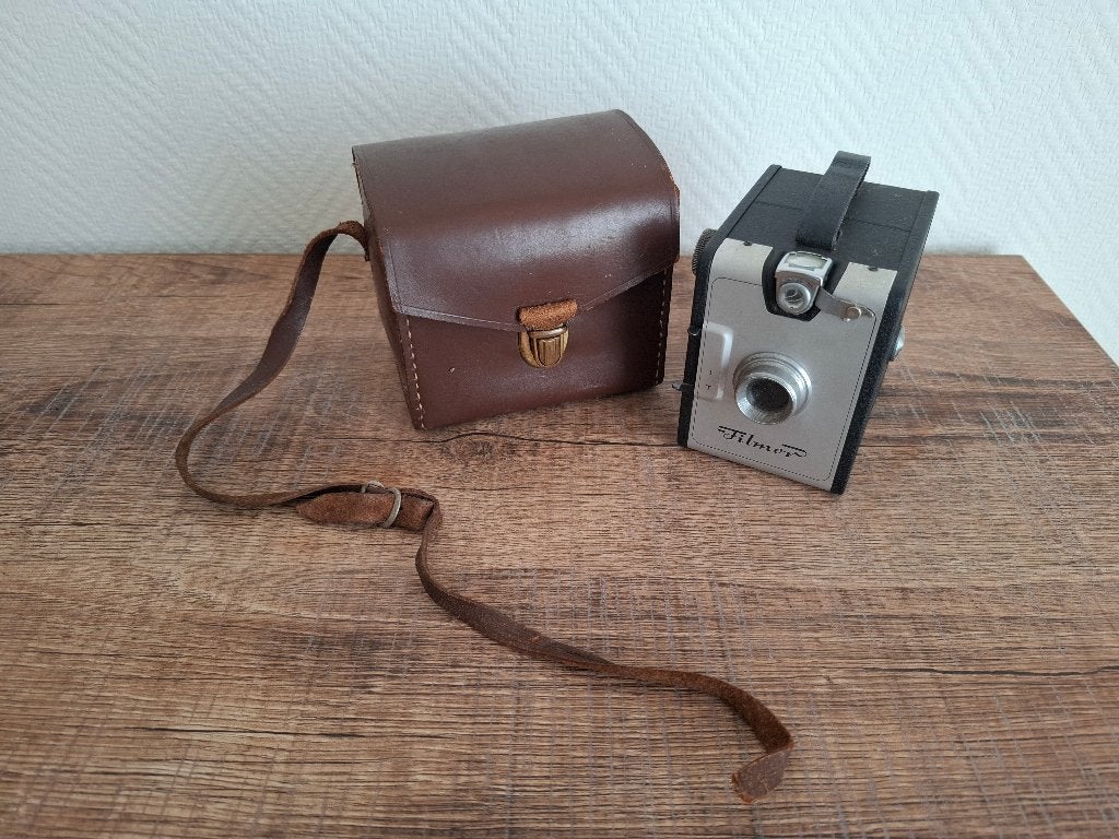 Vintage fototecnica filmor boxcamera ( jaren 50), Ophalen