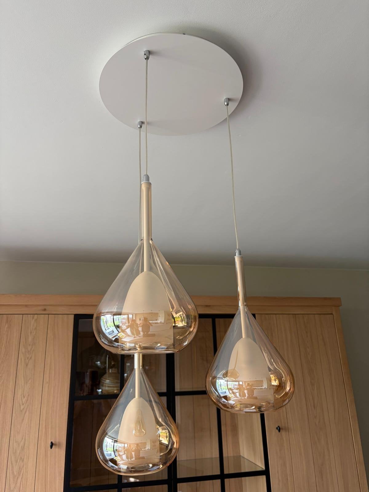 Fabas - lampe suspendue lilas avec trois lampes ambrées, Maison & Meubles, Verre, Comme neuf, Enlèvement, E27 (grand)