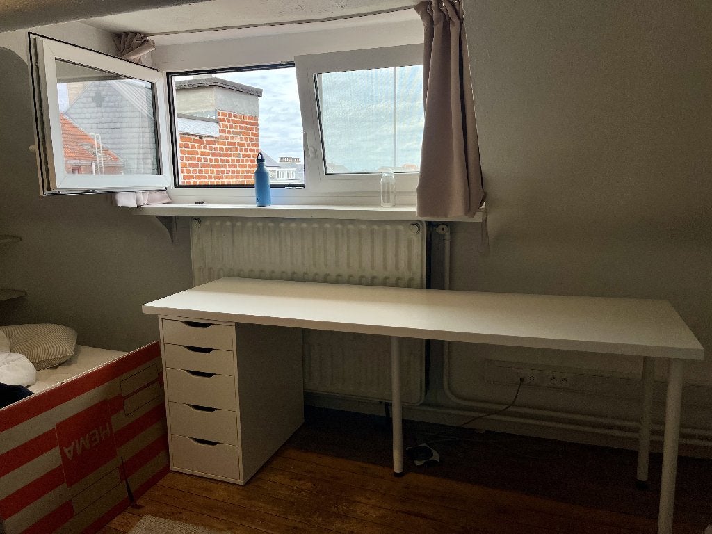Witte ikea bureau, Huis en Inrichting, Bureaus, Ophalen, Met lades, Zo goed als nieuw, IKEA