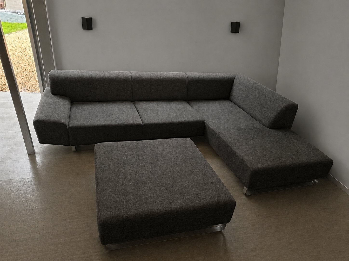 Canapé avec méridienne gris et pouf, Maison & Meubles, Enlèvement, Utilisé, Quatre personnes ou plus