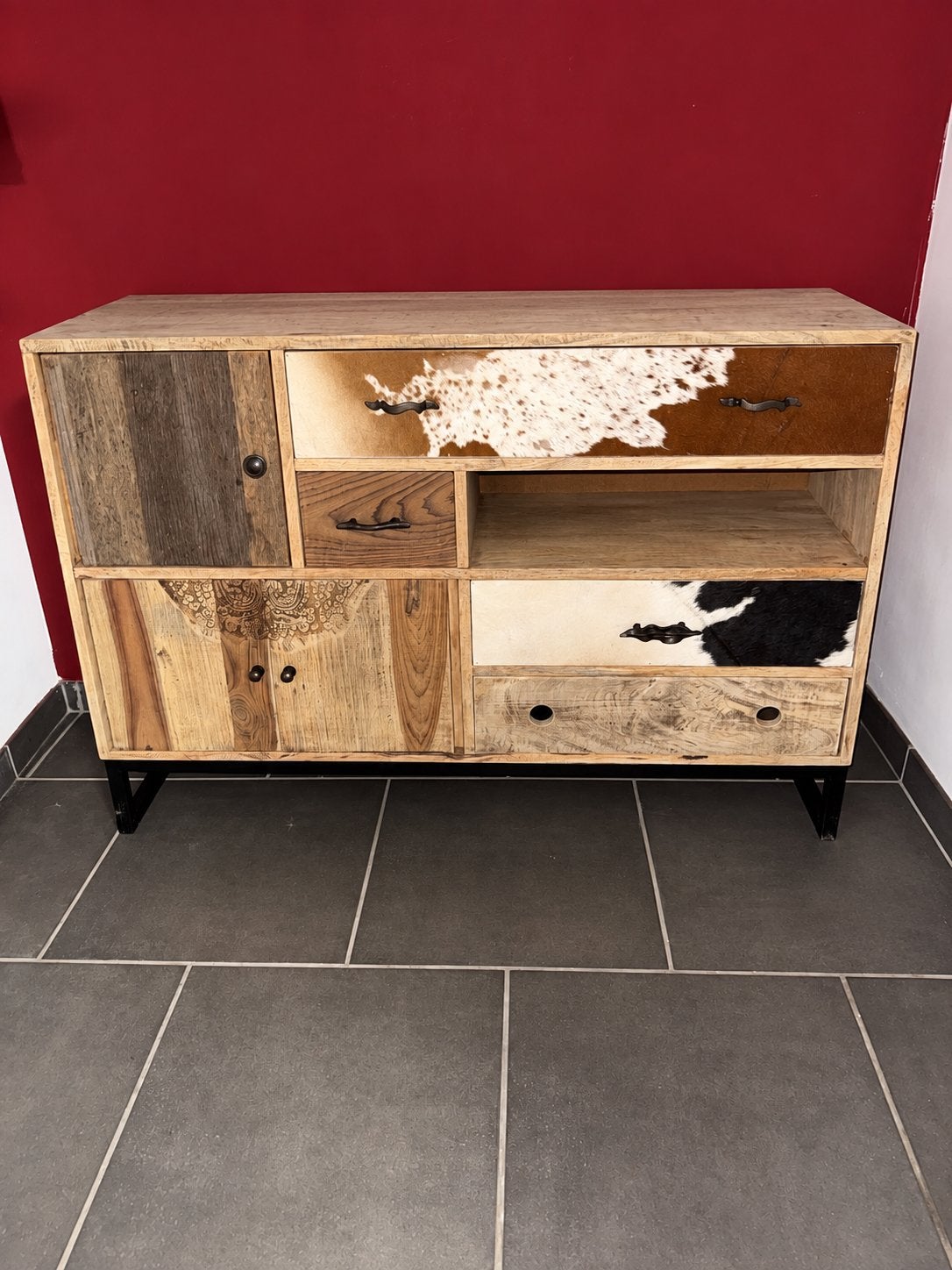 Meuble / buffet en bois massif – état neuf, Maison & Meubles, Enlèvement, Comme neuf
