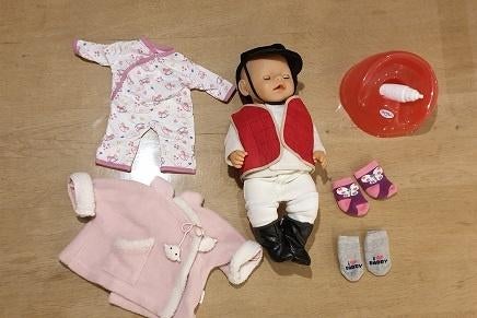 Speelgoed : Baby born plaspop met paardrijkledij, Ophalen of Verzenden, Zo goed als nieuw, Babypop