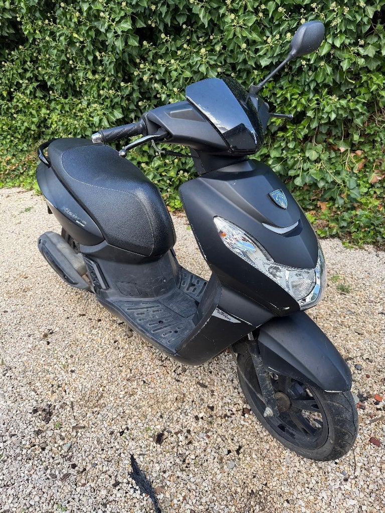 scooter Peugeot Kisbee - pour réparation/les pièces, Vélos & Vélomoteurs, 49 cm³, Enlèvement, Utilisé, Classe A (25 km/h)